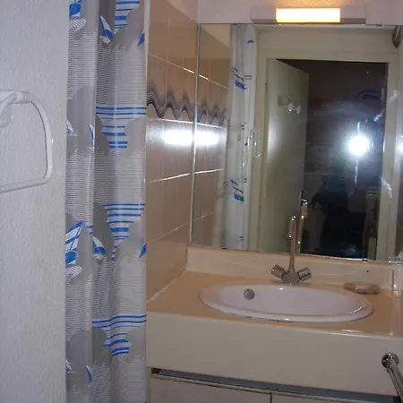 2 Chambres, Piscine, Et Parking, A 50m De La Mer -ref Capao111 Apartmán